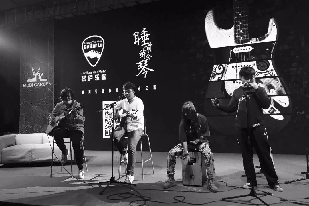 真正的会弹吉他的人,会弹吉他的人给人的感觉