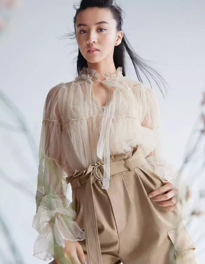 15岁的她挤掉一众女星拿下香奈儿形象大使,果然靠的是后台够硬?