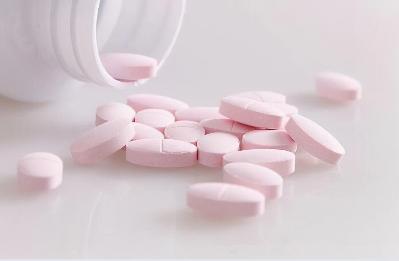 45岁男子每天一片叶酸的好处,专家建议45岁每天吃叶酸