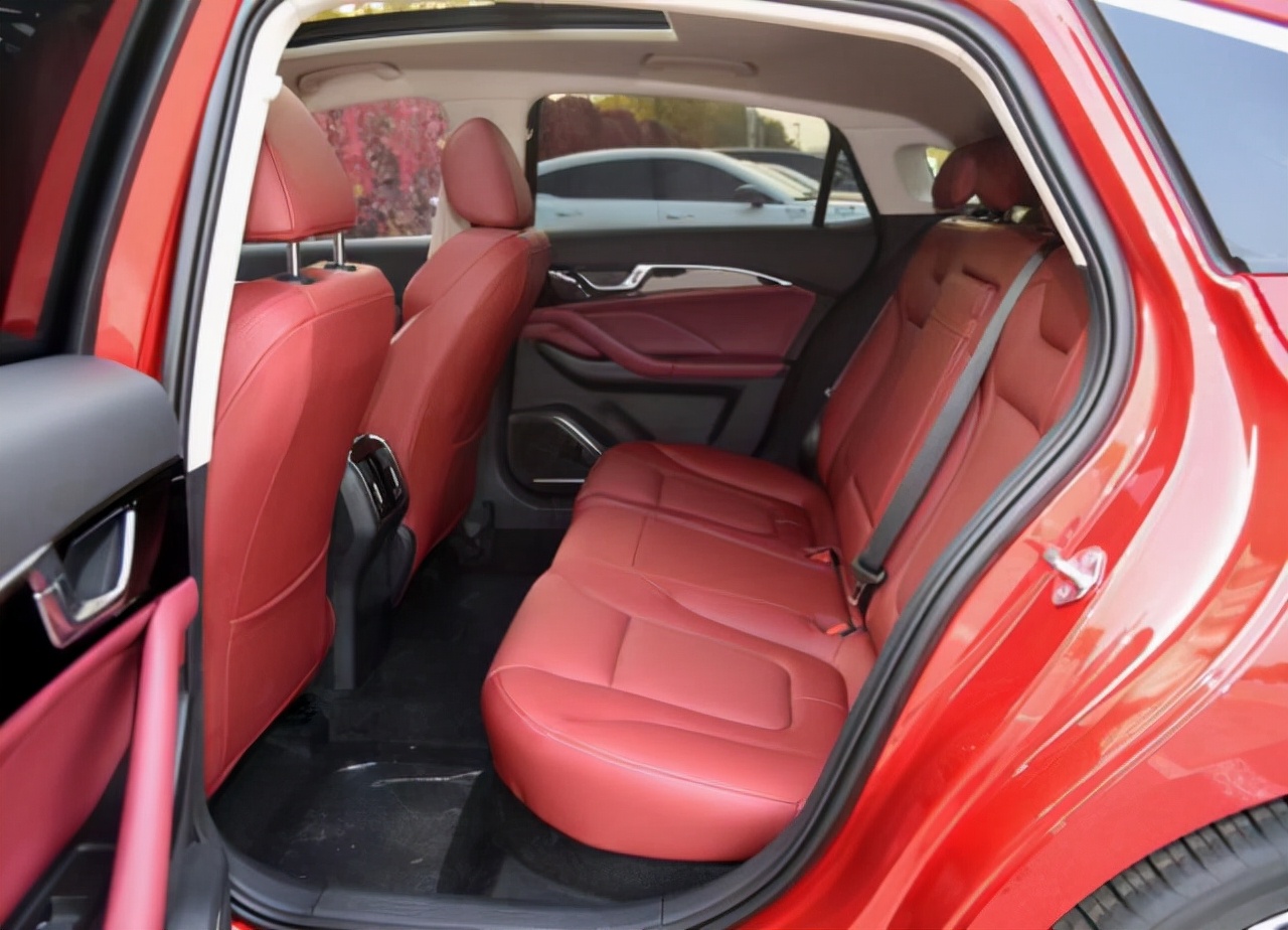 又一国产黑马亮相操控堪比途观,奔腾b70这款车怎么样值得购买吗