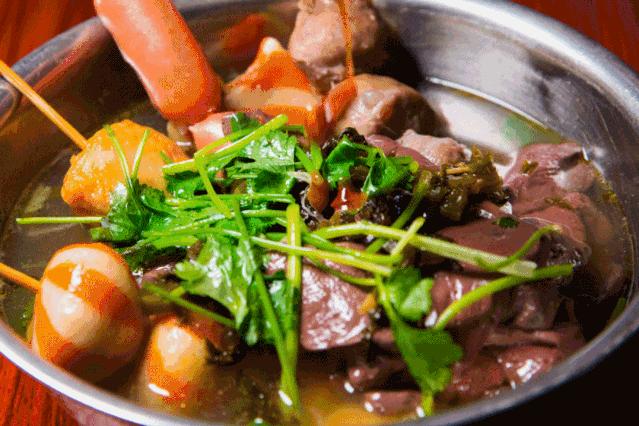 重庆渝北龙兴广场附近购物商场,前方到站工贸