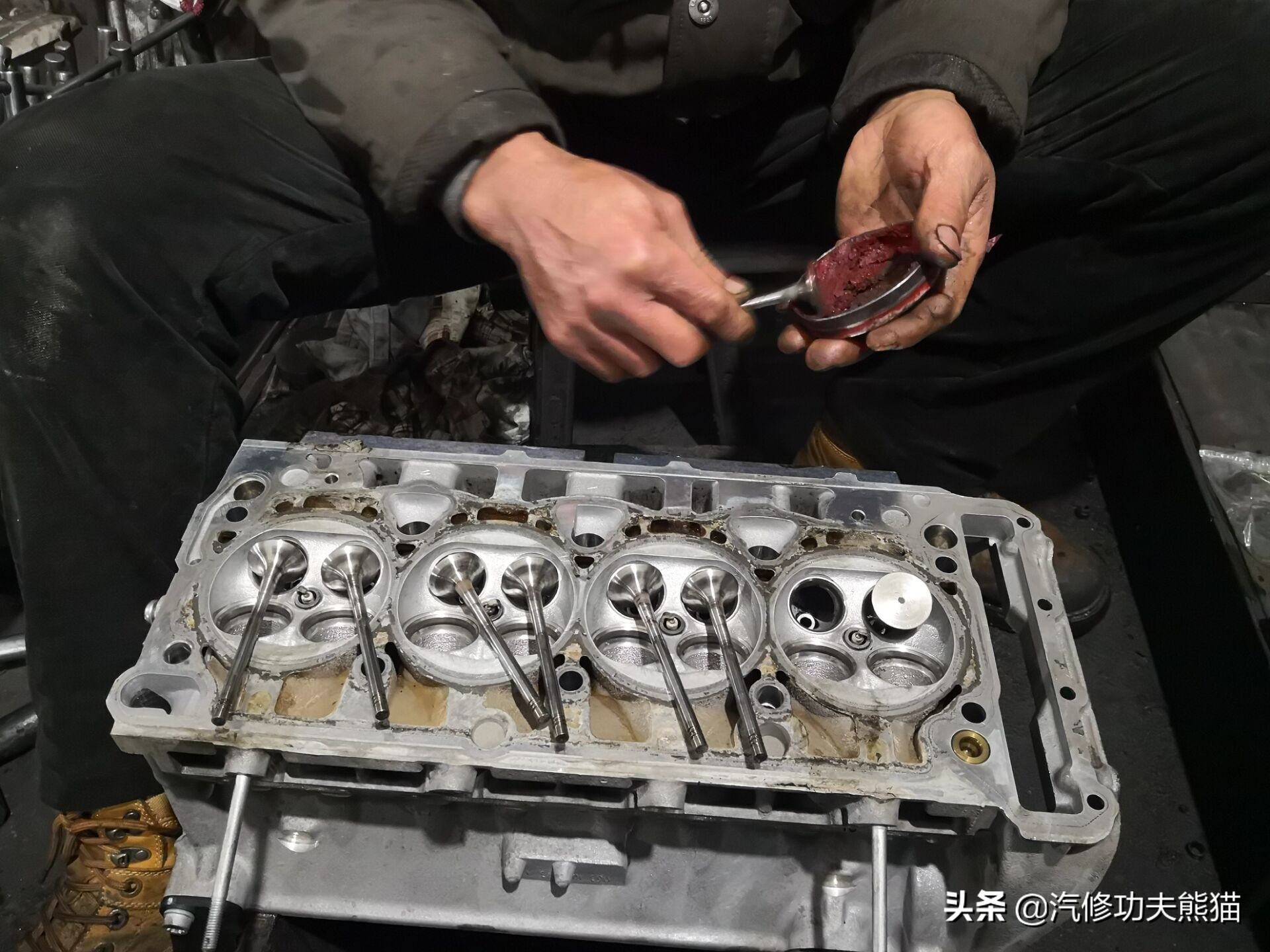 奥迪q53.2自吸发动机烧机油吗,12款奥迪q5发动机烧机油改进