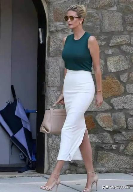 伊万卡百褶裙图片,伊万卡身穿天价连衣裙贵妇风十足