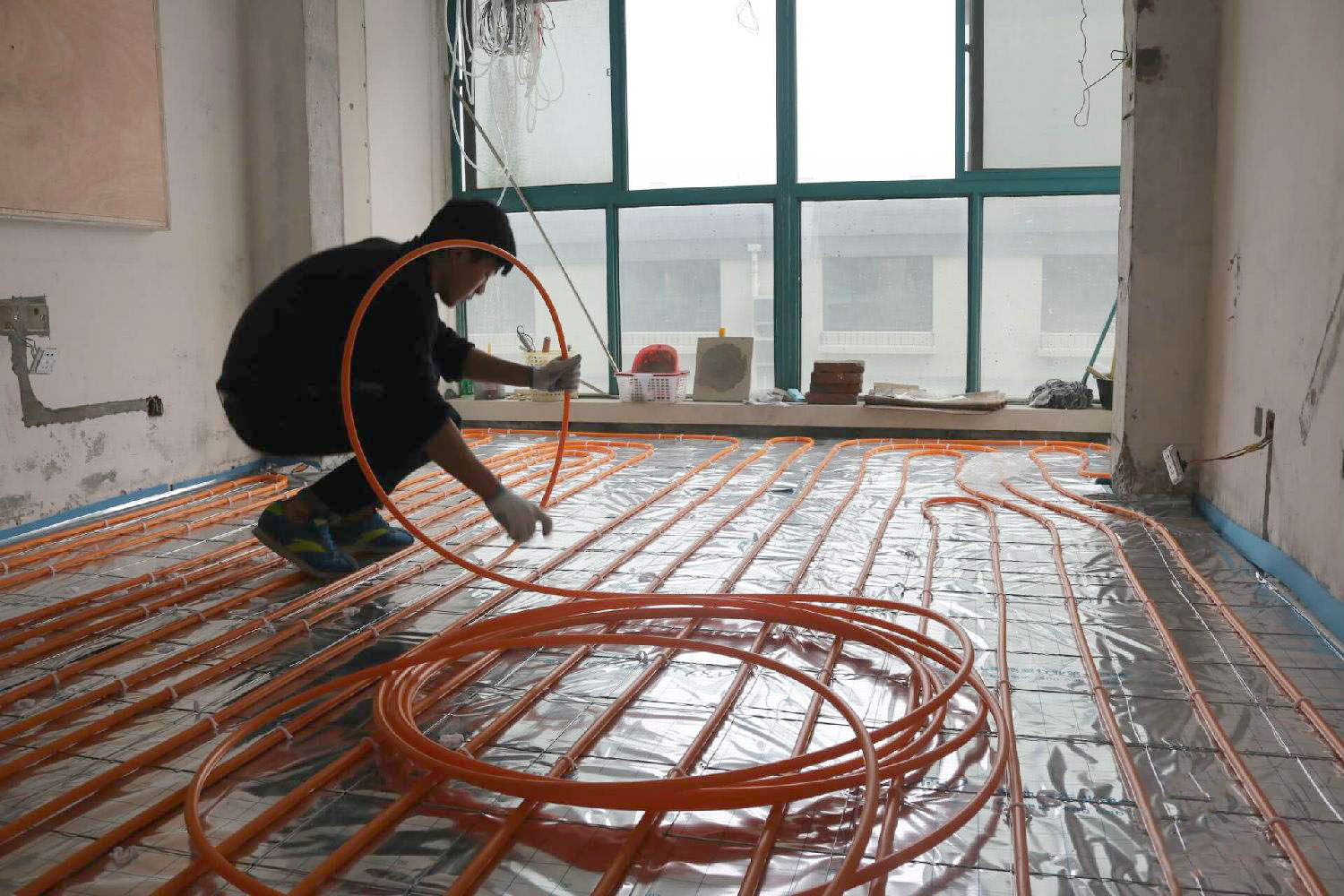 电地暖和水地暖使用哪个费用高,电地暖和水地暖使用费用对比