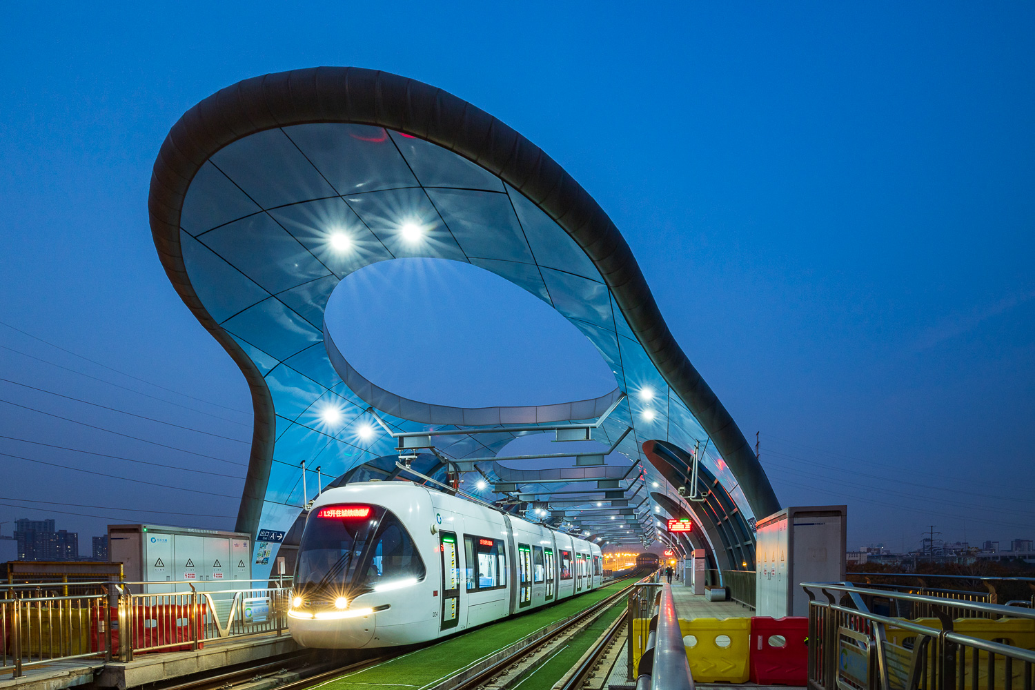 佳能无反相机全画幅,佳能rf14-35与15-35横向对比测评