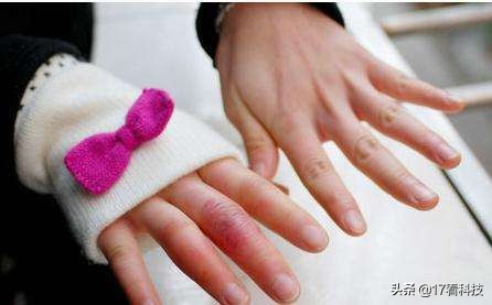 羽绒服沾了污渍,羽绒服油渍清洁免洗