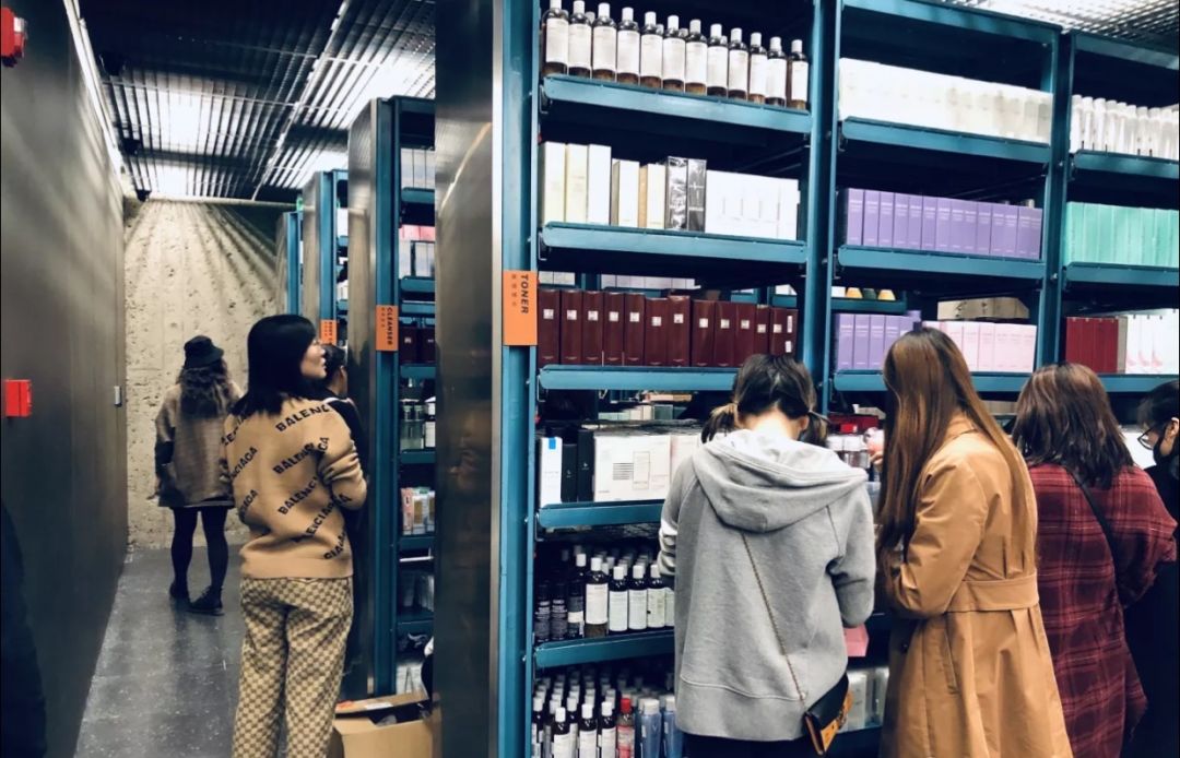 排队1小时逛HARMAY話梅后，顾客给了差评