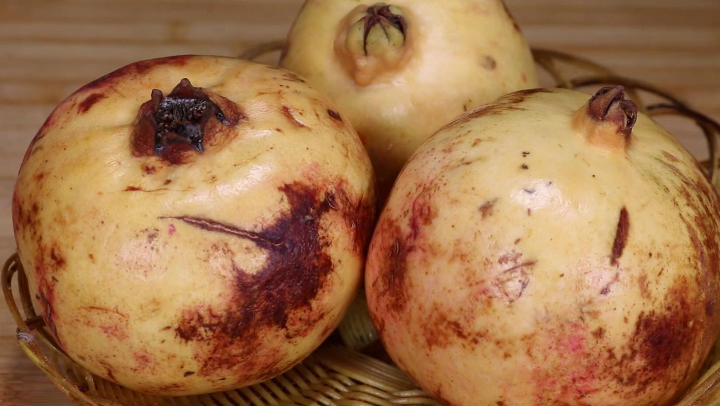 剥石榴最好的办法不会破,剥石榴不弄到手的方法