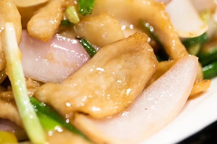 这家噗噗噗的粥底火锅店，稳就一个字