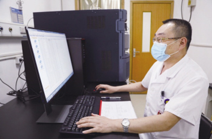 皮肤某一点奇痒难忍是怎么回事,怀孕8个月突然痒又好了