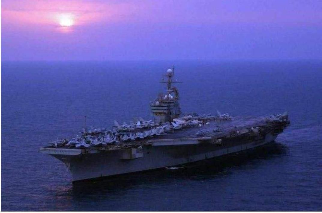 海啸能摧毁航母吗？航母在深海航行，遇到狂风巨浪，会被掀翻么？