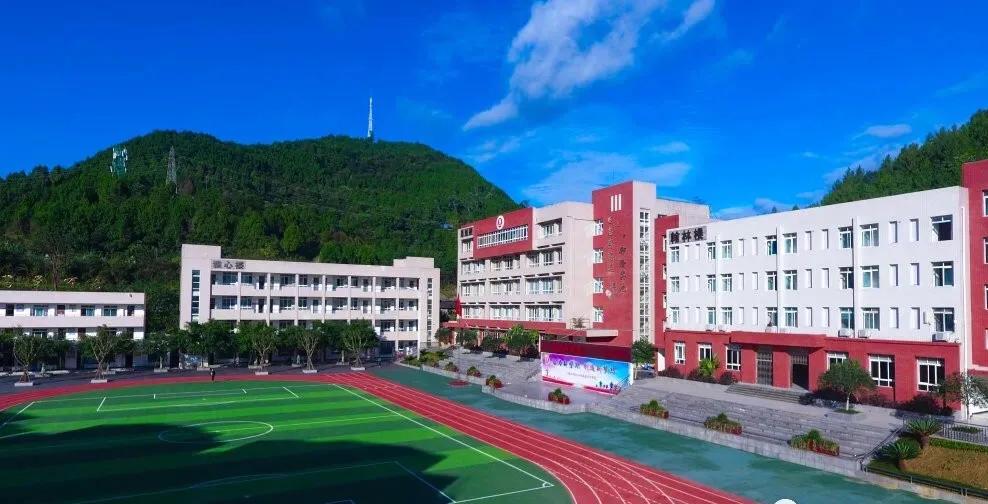 阆中市白塔中学中考喜报,阆中市白塔中学中考喜报2021