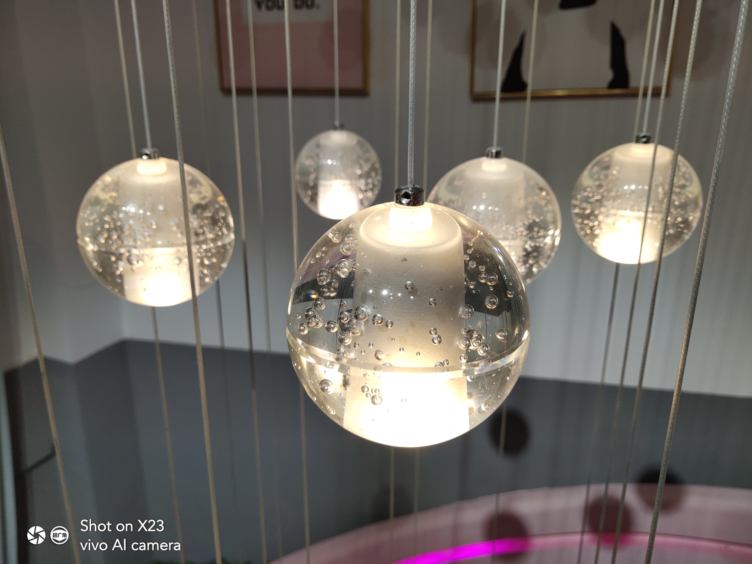 vivox23水滴全面屏手机,vivox23图赏91.2%水滴屏光感美学