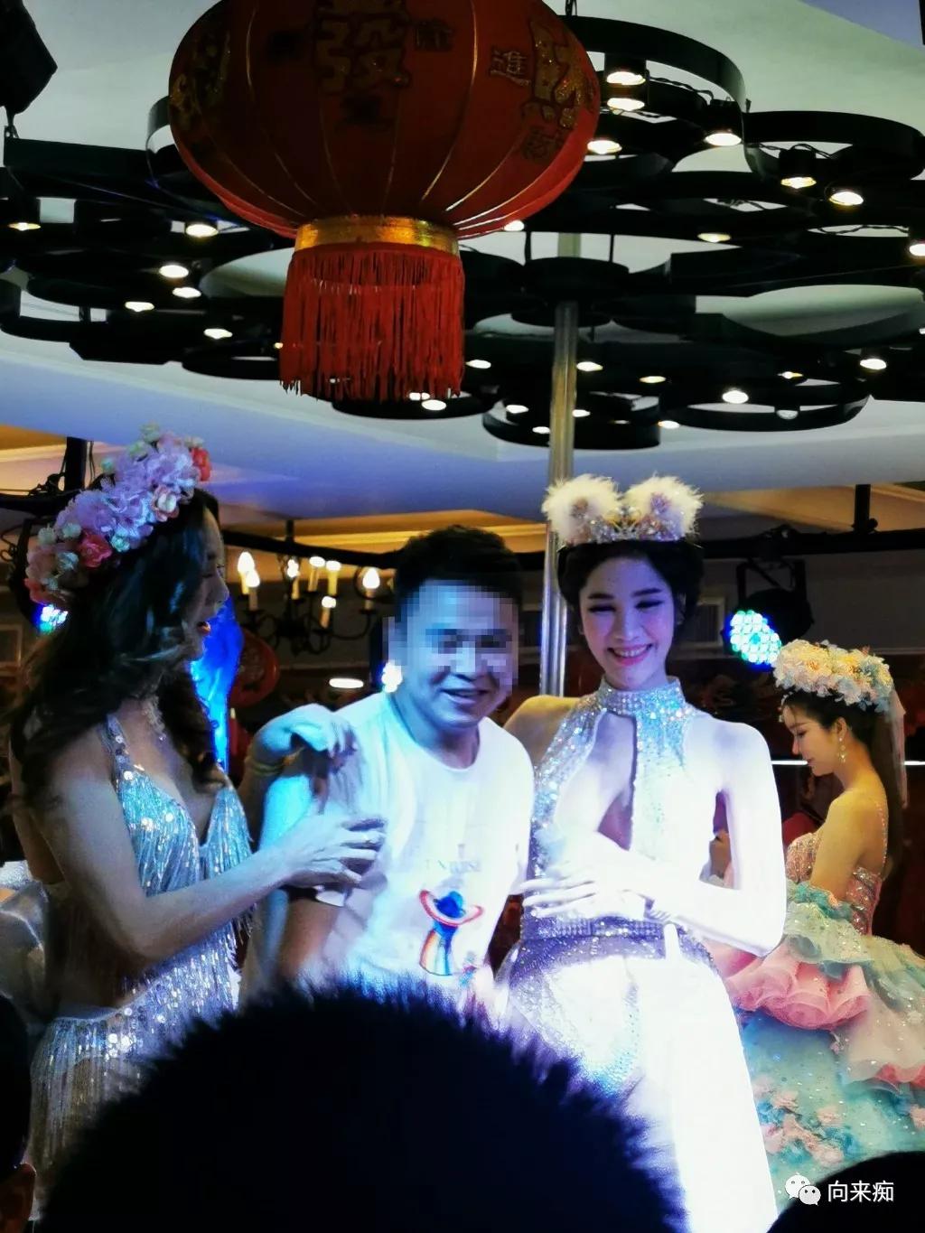 泰国一人行芭提雅跳伞,泰国三人行歌曲