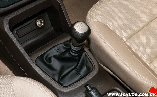 五菱宏光1.2跟1.5的配置区别,五菱宏光排量1.2和1.3有啥区别