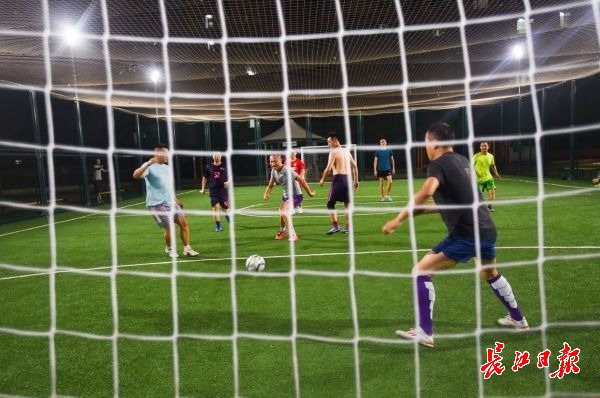 家门口的体育赛事新闻,北京市社区杯足球赛现场直播