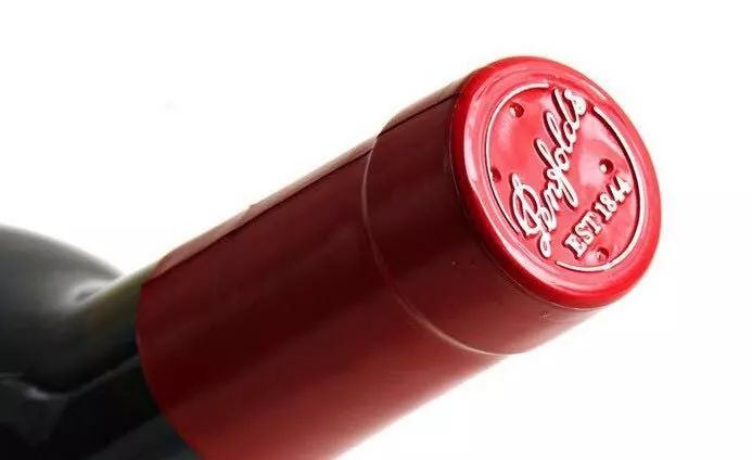 新买的葡萄酒被人动了手脚？！瓶封上的小孔：我冤#你知道吗#