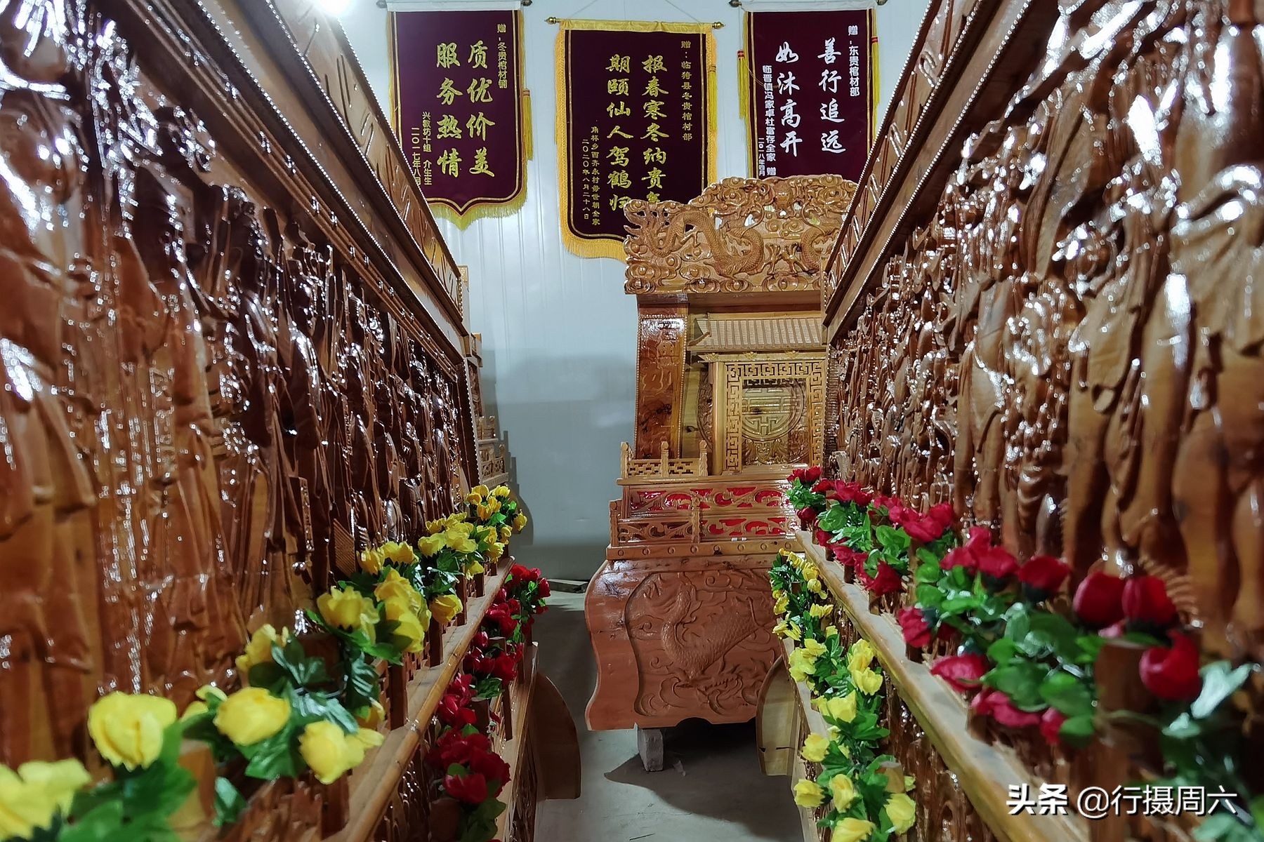 山西农民做棺材生意，“看人下菜”，有人免费，有人掏钱