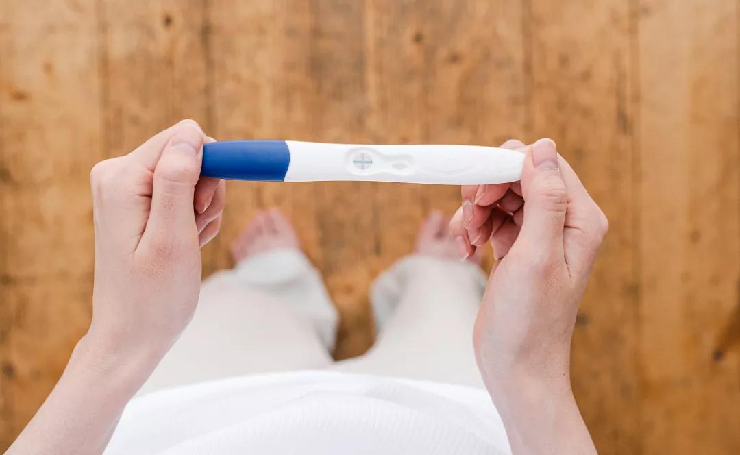 卵巢功能开始减退还能试管吗,卵巢功能减退五十天才来月经