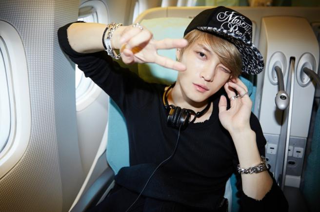 亲吻女童惹非议,赡养两家人身世离奇,韩国出生今却在日本发展?