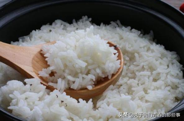 蒸米饭一半熟一半不熟,蒸米饭断电再蒸要加水吗