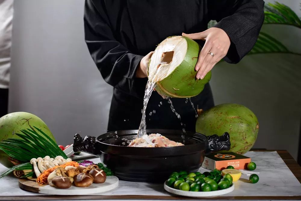 酷炫新地标！6m高巨型太空人登陆星城，开启未来进行时