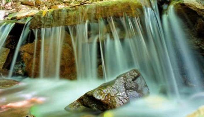 水能变成黑洞吗,水能压缩成黑洞吗