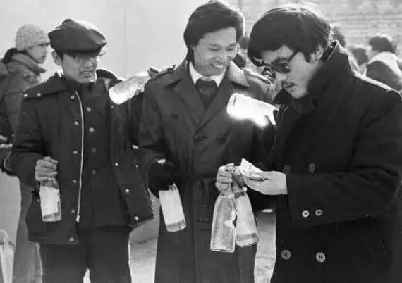 九张反映过年气氛的照片,百张罕见的过年老照片这才是年味