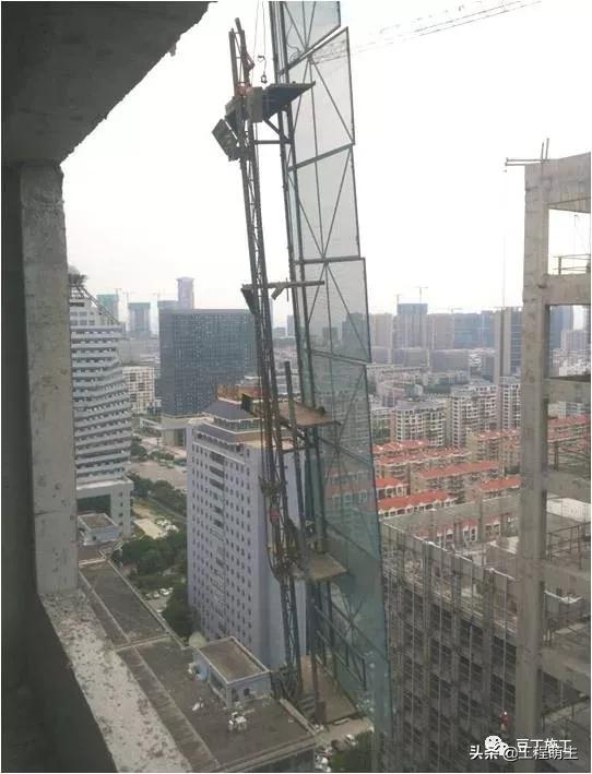 拆除爬架后外墙怎么施工,爬架拆除一般在封顶后多久