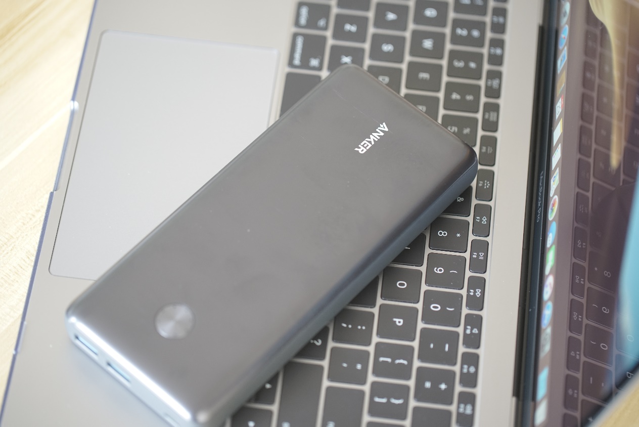 anker10000毫安移动电源评测,为笔记本电脑充电的电池