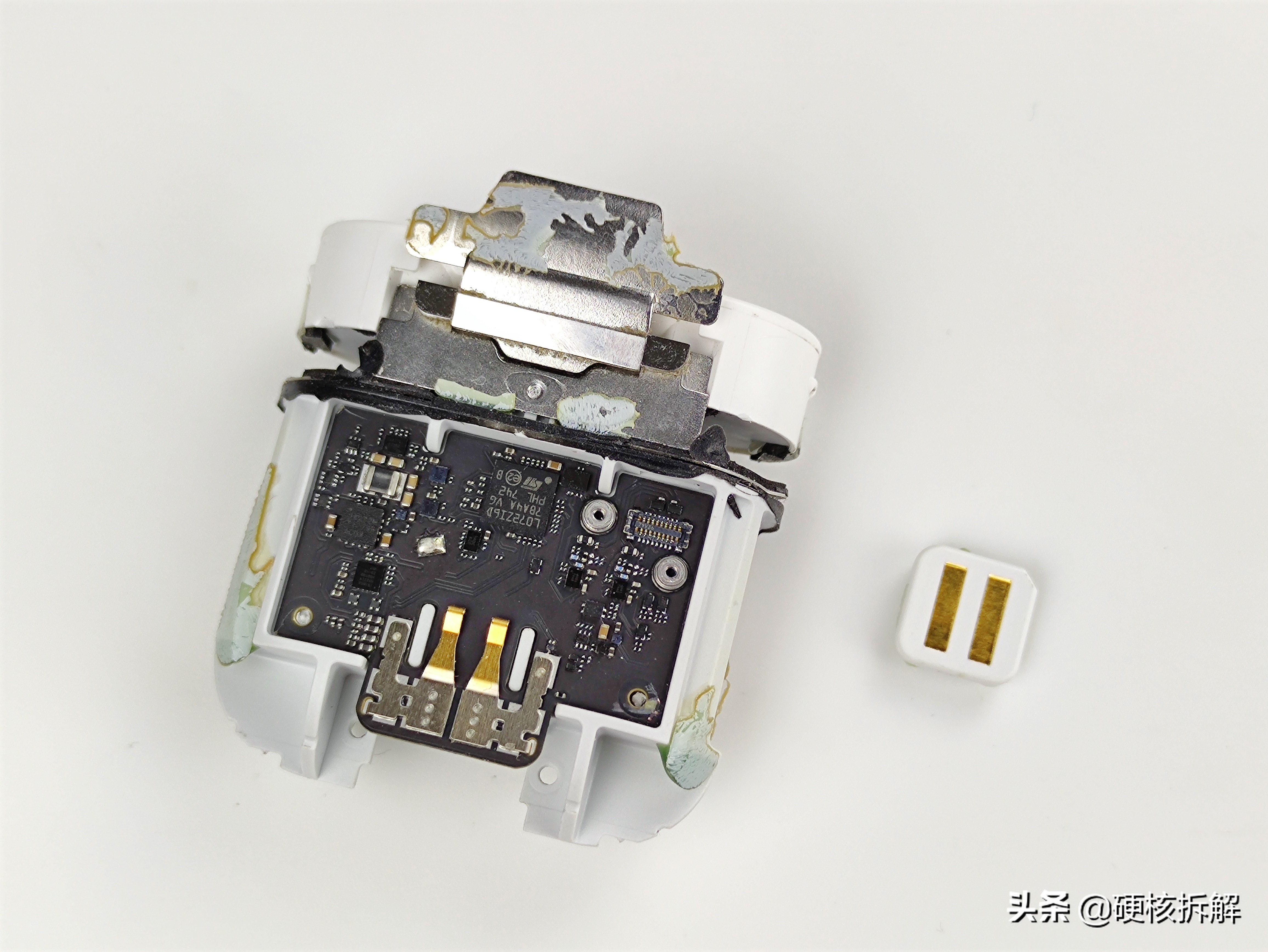 苹果耳机拆盒真假辨别airpods三代,华强北airpodspro耳机和正品对比