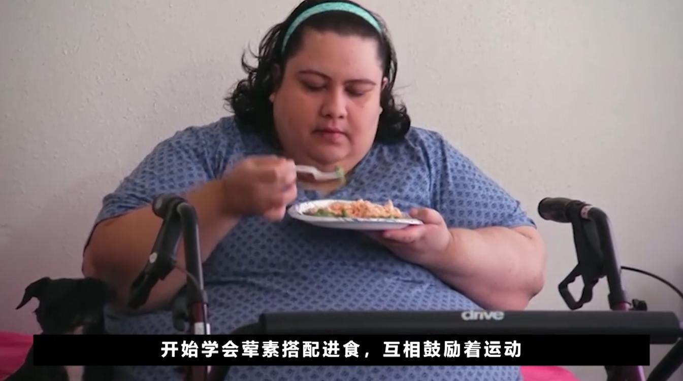562斤妻子嫁给608斤丈夫,一天吃12顿,2年胖了180斤