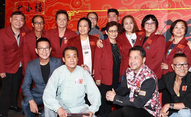 元彪携成家班惊喜现身为他庆生,元彪全家近照曝光