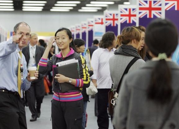 真的不用再学习外语了，同步同声“翻译”神器哪家强？