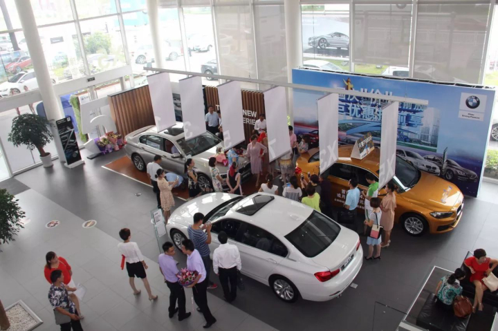 买低配车4s店给了高配车怎么办,买了中配车4s店给的高配怎么办