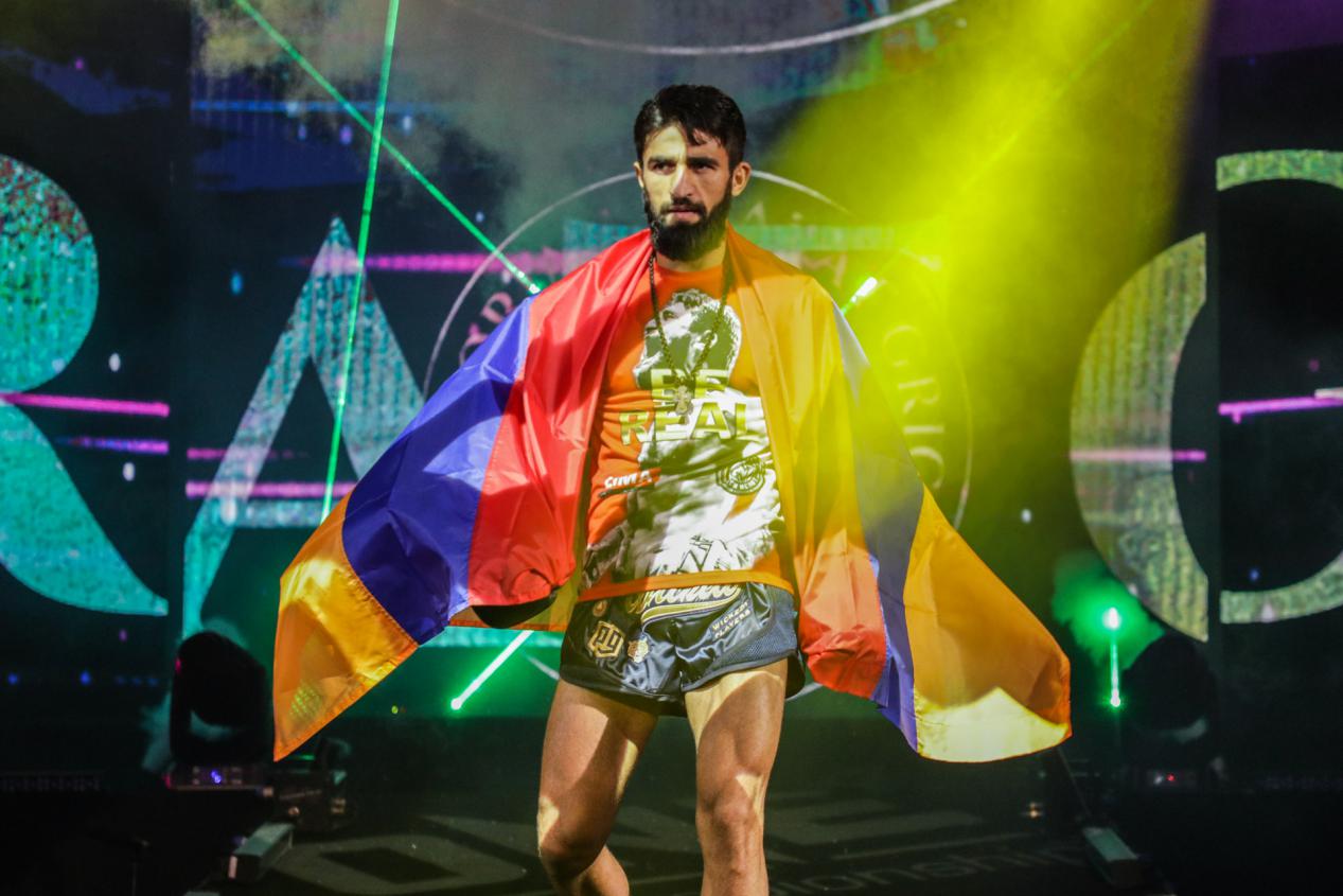 格斗冠军乔治,泰拳冠军挑战