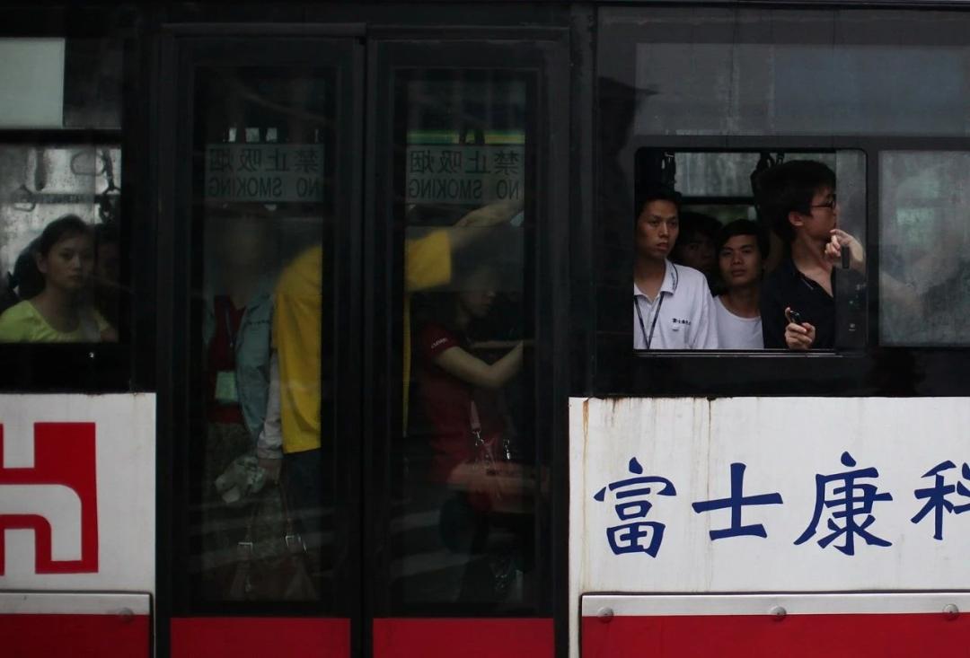 工厂上班组装苹果手机,电子厂组装iphone