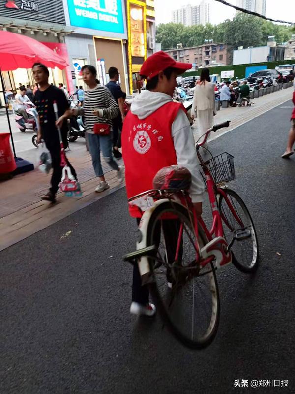 郑州志愿者让人感动,郑州抗击疫情最美志愿者主要事迹