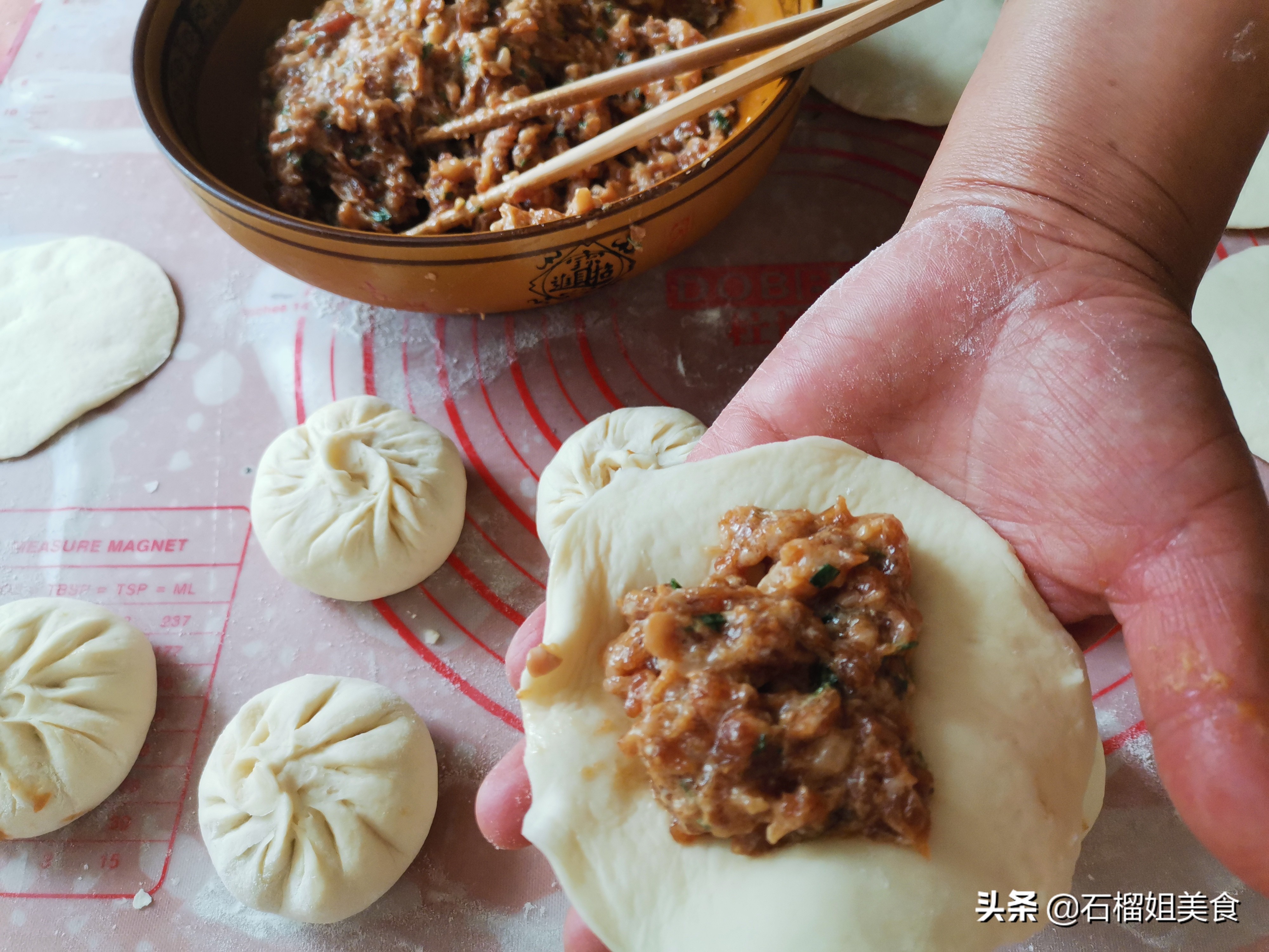 酵母包子怎么做出包子松软光亮,不用酵母怎么发面蒸包子又白又软