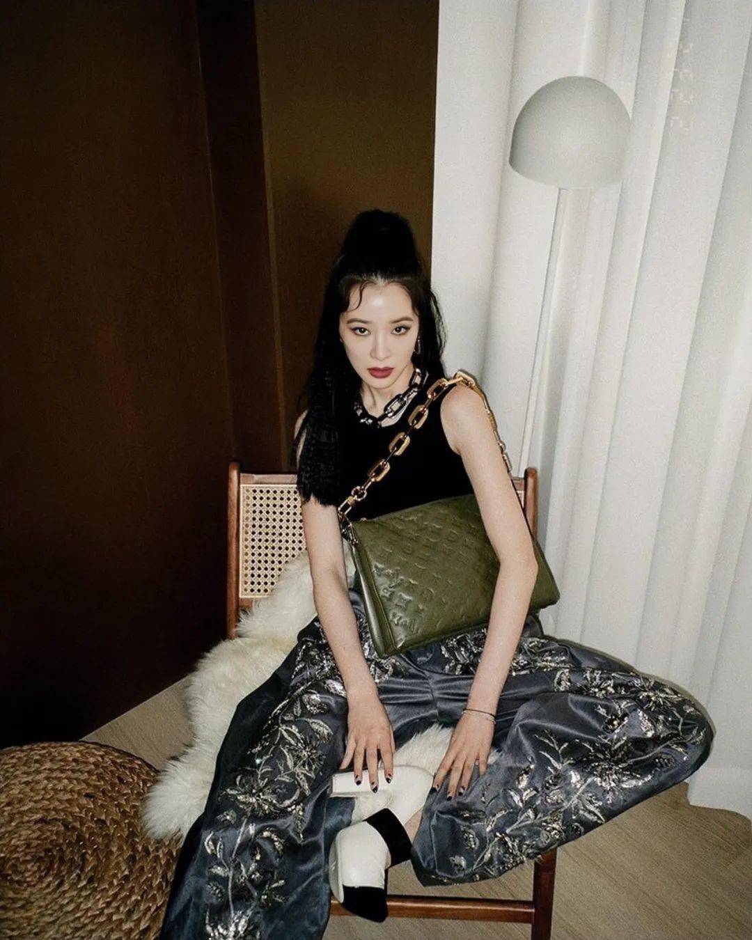 LV新手袋一出，女明星们集体撞包