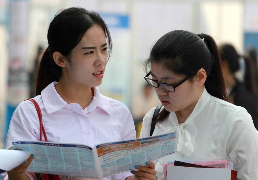 女生最吃香的十大高薪专业排行榜,30岁女生学点什么专业比较吃香