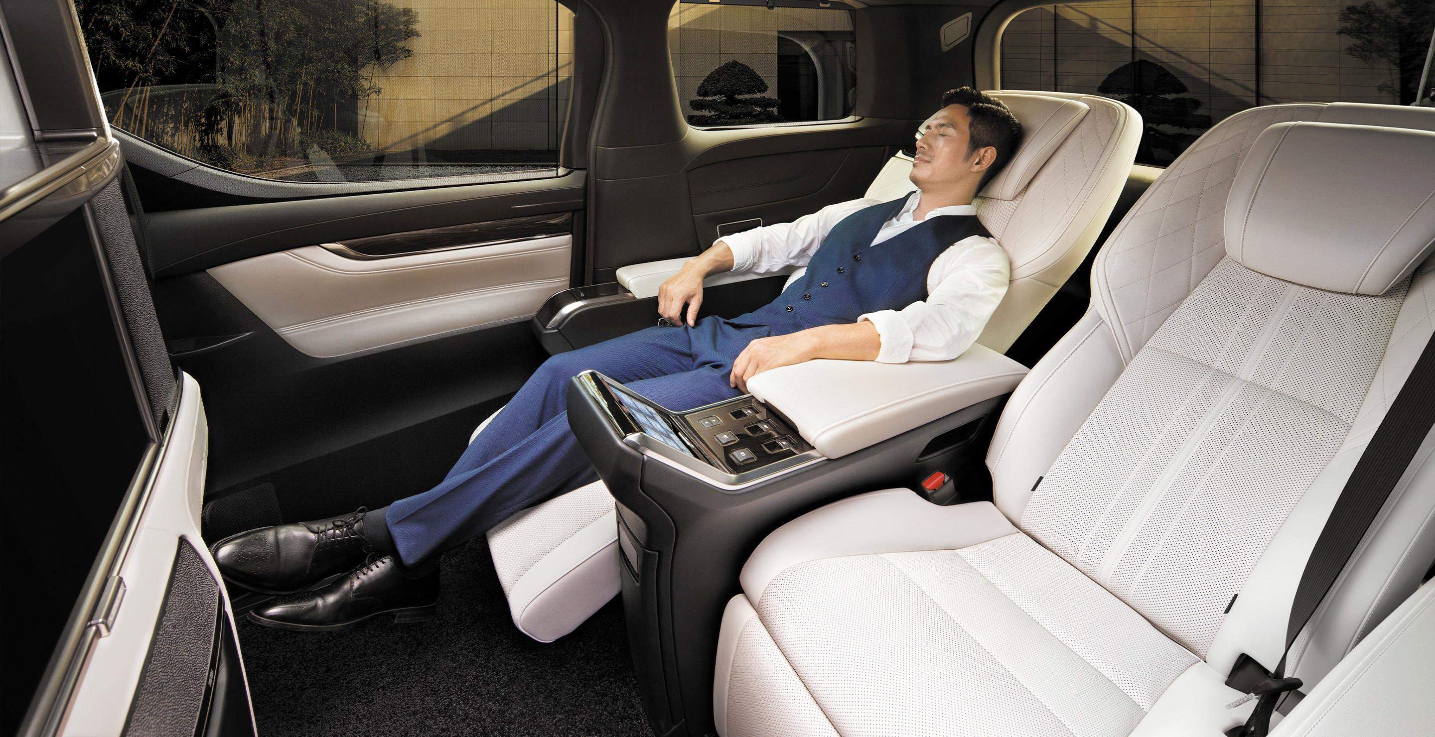 加价到几许？买雷克萨斯LM真是人傻钱多吗？