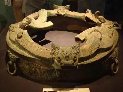 龙跟老虎哪个最厉害,龙比虎厉害为什么会在虎后面