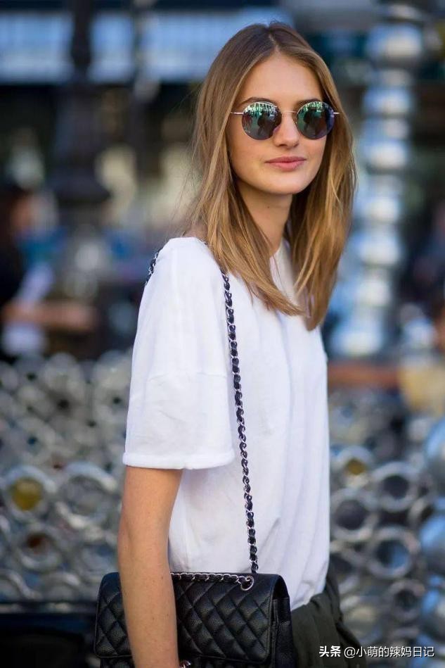 夏季t恤如何穿出高级感,夏天白t恤怎么穿出高级感视频
