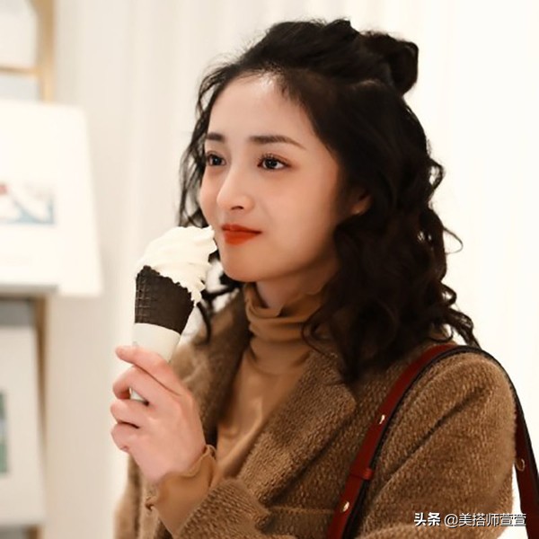 周洁琼出机场穿的鞋子,周洁琼穿长筒靴