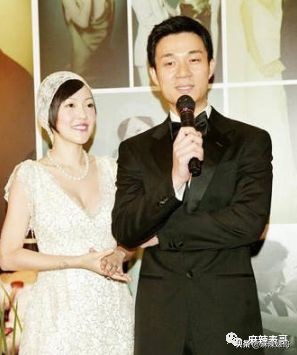 老公夜会嫩模转1万，小S却一个包背10年，这婚姻好不好她不知道？