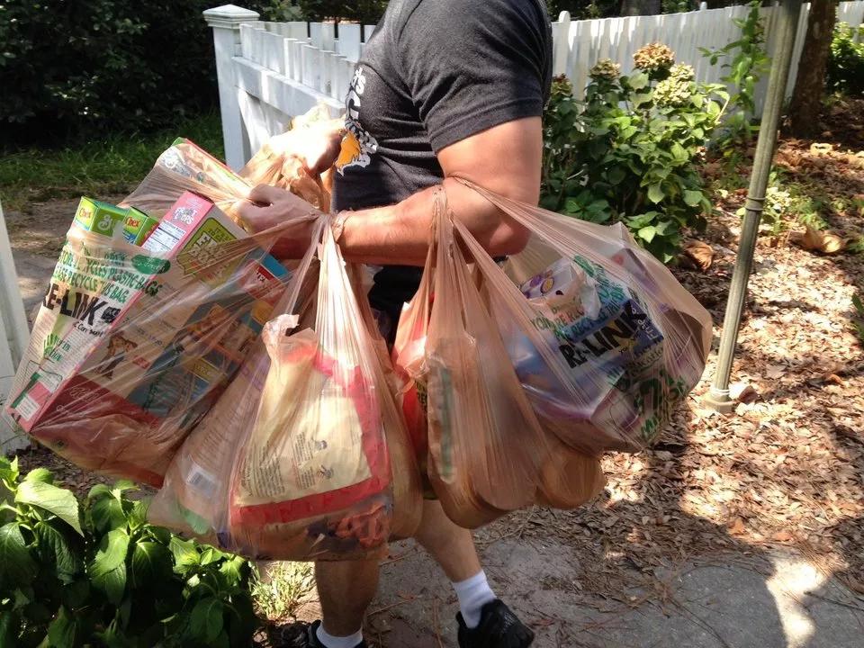 为什么电视剧买菜就要买芹菜,为什么国外买菜都要包纸袋