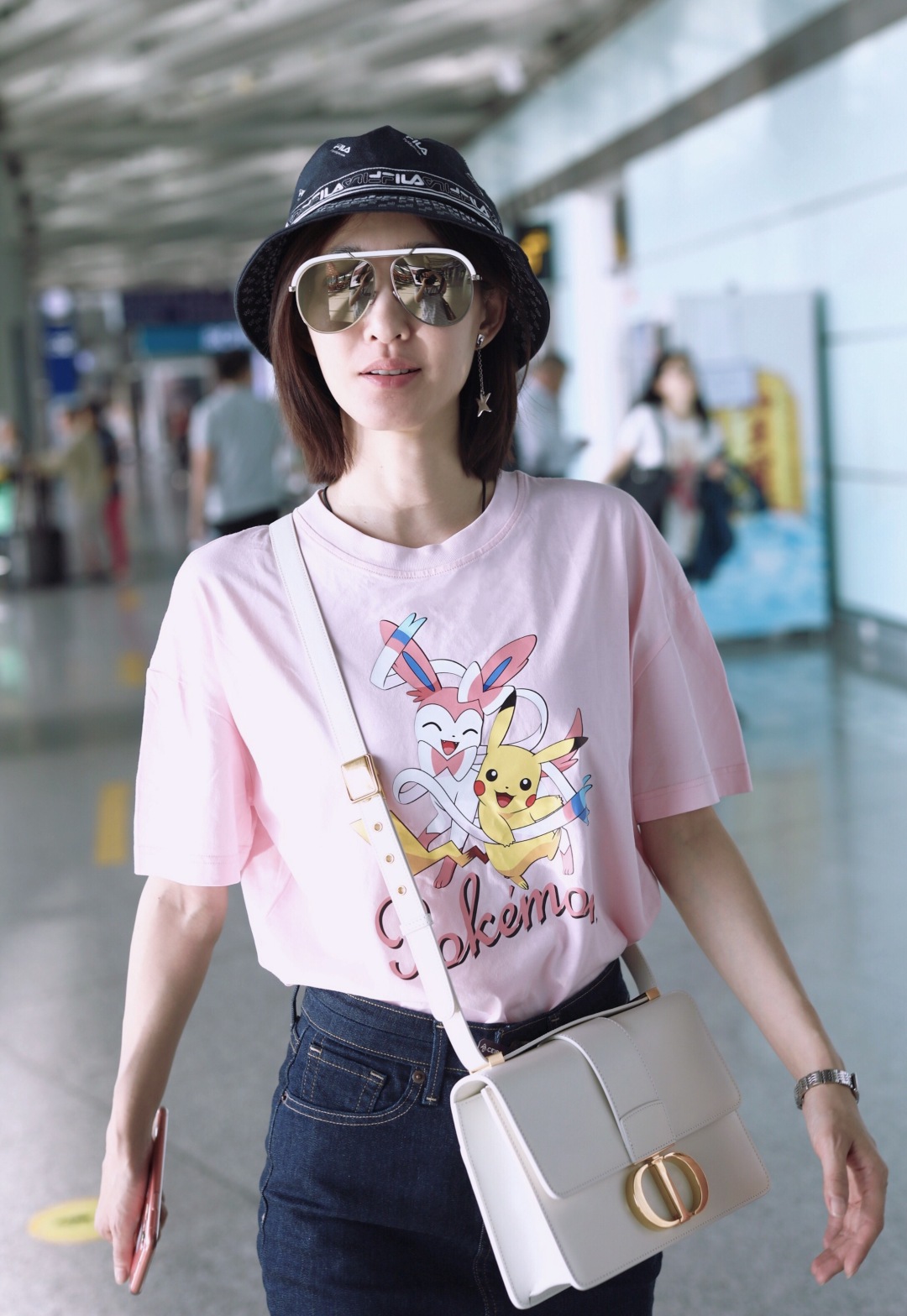 优衣库与kaws联名t恤 (优衣库kaws联名t恤图片)