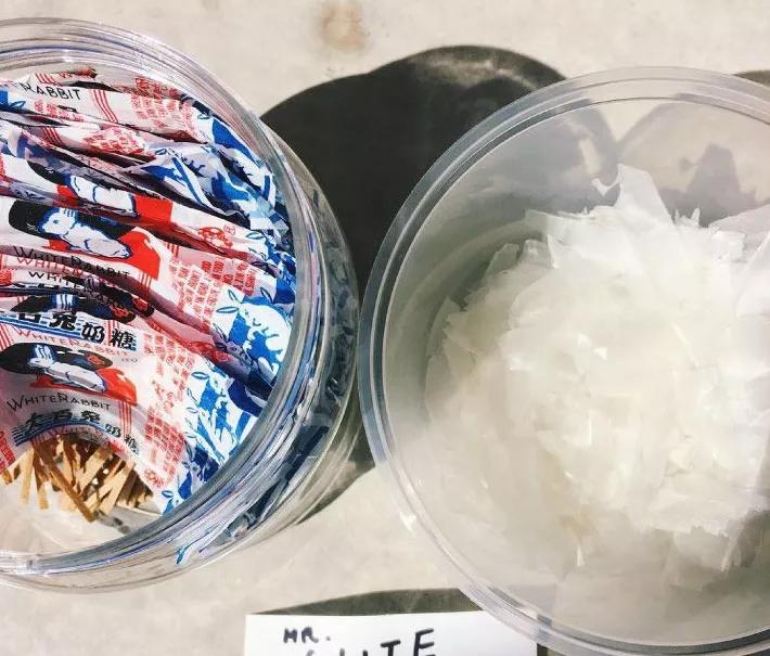 外国人喜欢在中国买手机壳,老外来买手机壳