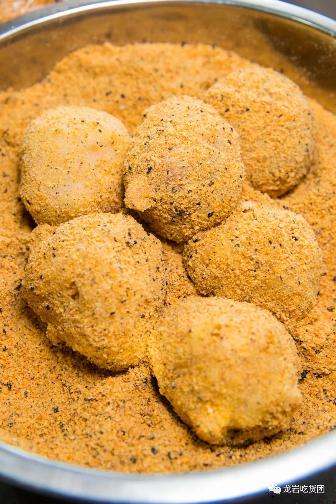 重庆渝北龙兴广场附近购物商场,前方到站工贸